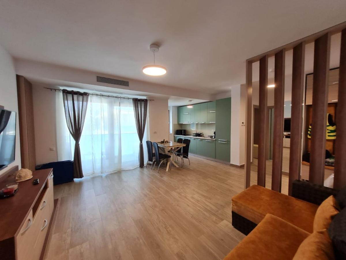 Matteo 2 Apartments Marina Surf Residence, Mamaia Nord - Navodari,1 Vedere Frontala,2 Cu Vedere Laterala La Mare Екстериор снимка